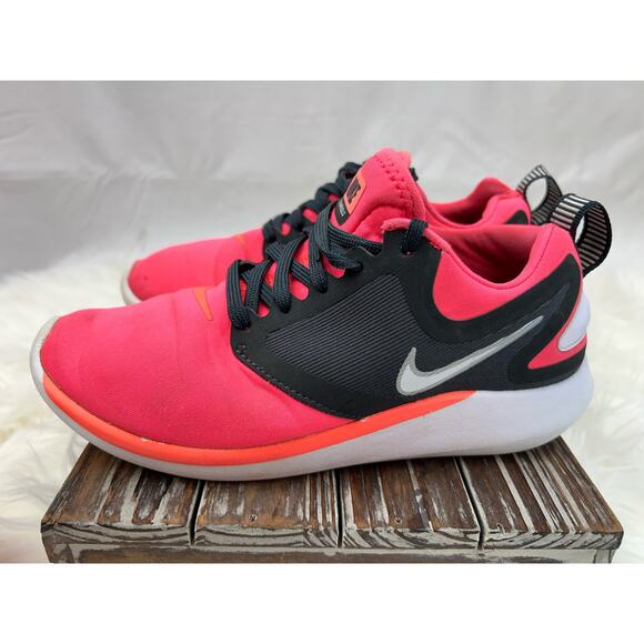 Nike Women's 6.5 Lunarsolo Punch/Black - Picture 1 of 8
